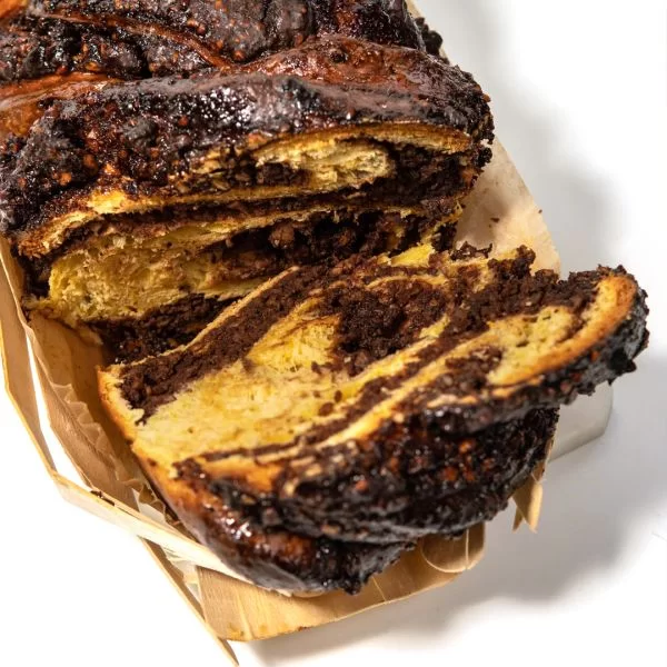 Choco Muse - Cozonac insiropat cu vinars si ciocolata belgiana de la Chefsuperfood Choco Muse - Cozonac insiropat cu vinars si ciocolata belgiana