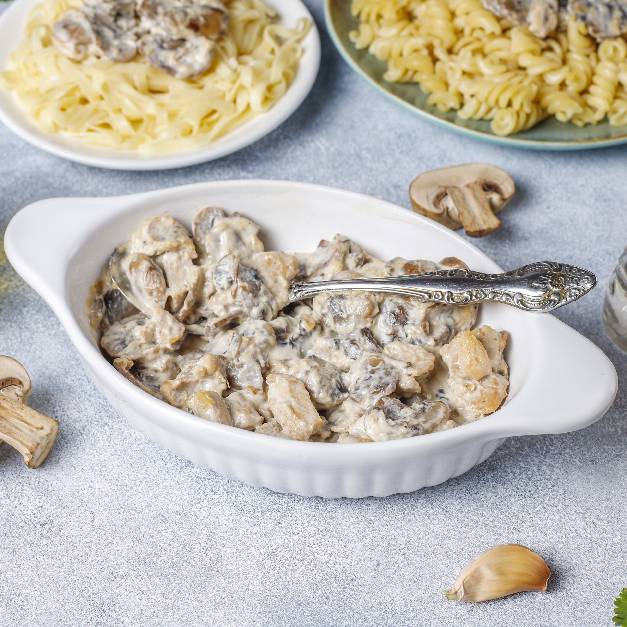 Pui delicios cu ciuperci si smantana by ChefSuperFood- 1.2kg de la Chefsuperfood Pui delicios cu ciuperci si smantana by ChefSuperFood- 1.2kg