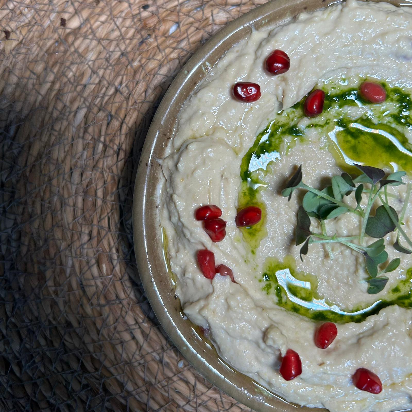 Humus cu samburi de rodie - 250 gr de la Chefsuperfood Crap prajit cu mamaliga gatit dupa reteta lui Chef Catalin Scarlatescu- 200g