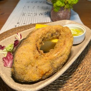 Acasa de la Chefsuperfood Crap prajit cu mamaliga gatit dupa reteta lui Chef Catalin Scarlatescu- 200g