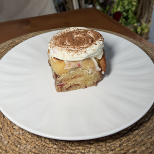 Cinnamon Roll cu Zmeura by ChefSuperFood