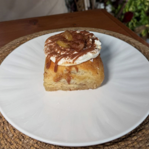 Cinnamon Roll cu Zmeura by ChefSuperFood