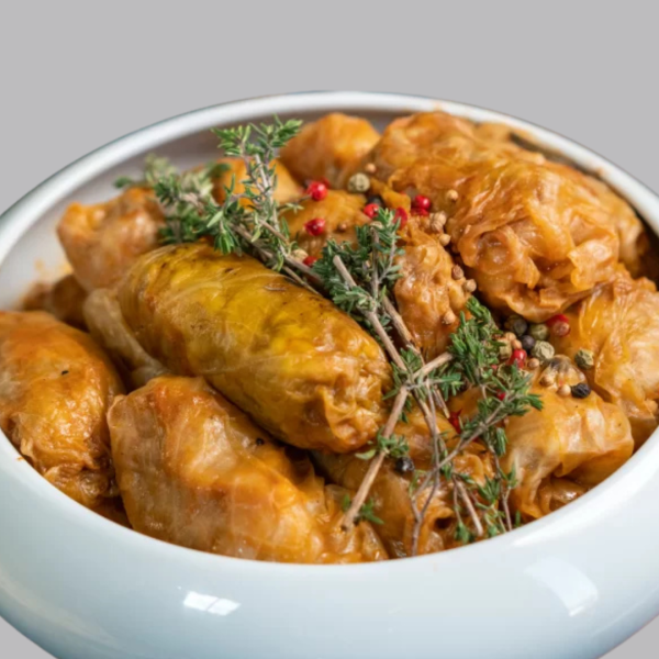 Sarmale gatite lent in foi de varza murata cu gust traditional romanesc