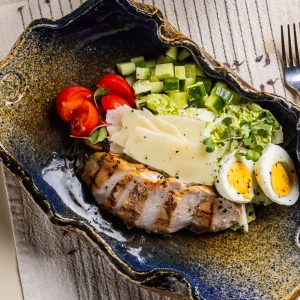 Caesar Bowl cu piept de pui