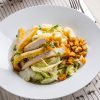 Salata Caesar cu pui crocant