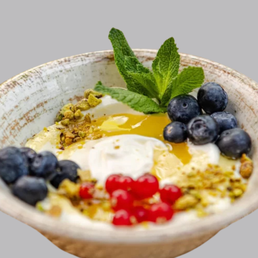 Mic dejun sanatos cu iaurt grecesc si fructe ChefSuperFood Bucuresti