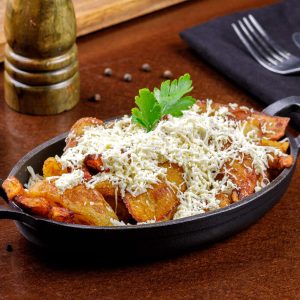 Cartofi prajiti cu branza rasa