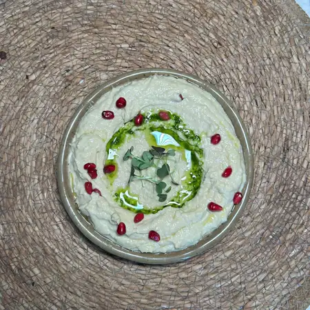 Humus Cu Samburi De Rodie Anim